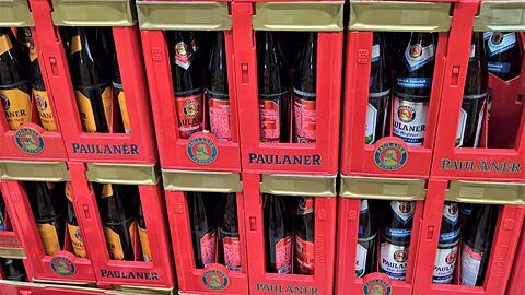 Nicht nur bei Heineken, auch bei Paulaner werden Stellen abgebaut. (Archivbild)
