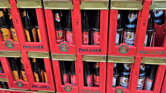 Nicht nur bei Heineken, auch bei Paulaner werden Stellen abgebaut. (Archivbild)