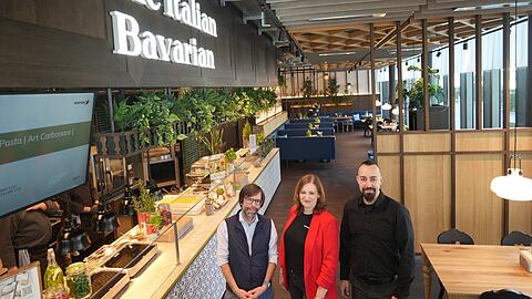 Daniel Friedheim (l.), Marijana Ledniewicz (M.) und Alexander Fassbender haben die Konzepte f&uuml;r die neuen Lokale entwickelt. Die sollen die Menschen in die Parkstadt Schwabing locken.