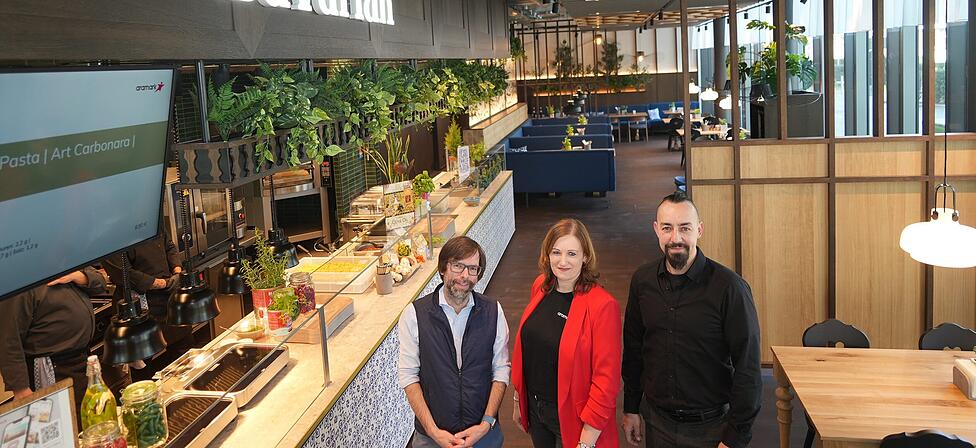 Daniel Friedheim (l.), Marijana Ledniewicz (M.) und Alexander Fassbender haben die Konzepte f&uuml;r die neuen Lokale entwickelt. Die sollen die Menschen in die Parkstadt Schwabing locken.