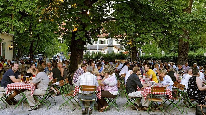Ein Münchner Klassiker: Blick in den Ayinger Biergarten. (Archivbild)