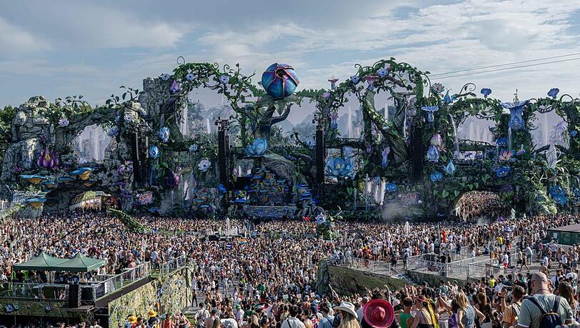 Das Tomorrowland ist für seine spektakulären Bühnenaufbauten bekannt.