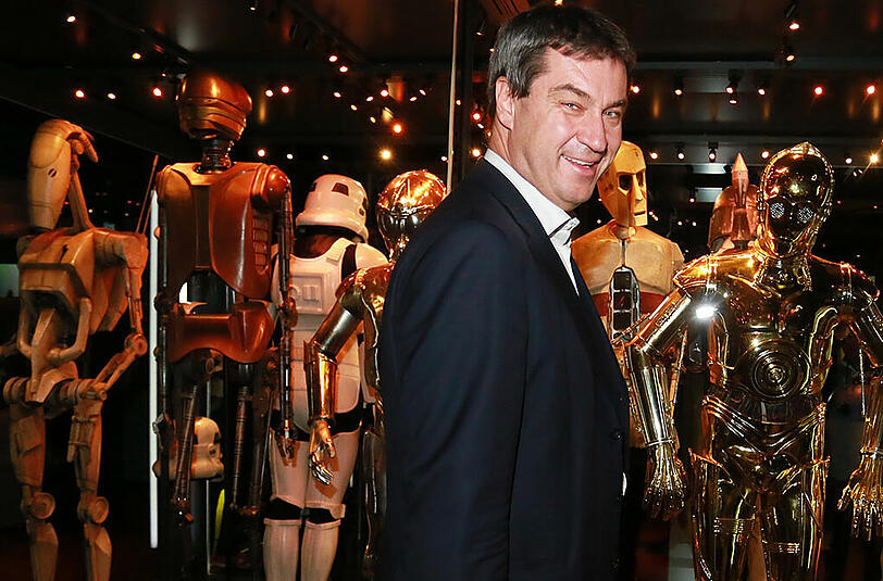 Allein unter Sturmtruppen: Die Bilder von Markus Söders Auftritt in der Ausstellung "Star Wars - Identities".