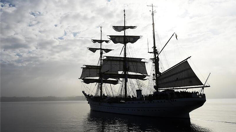 Die "Gorch Fock" läuft 2014 in Kiel aus ihrem Heimathafen aus.