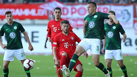Hart umkämpft: die Relegation zwischen dem VfL Wolfsburg und der Reserve des FC Bayern.