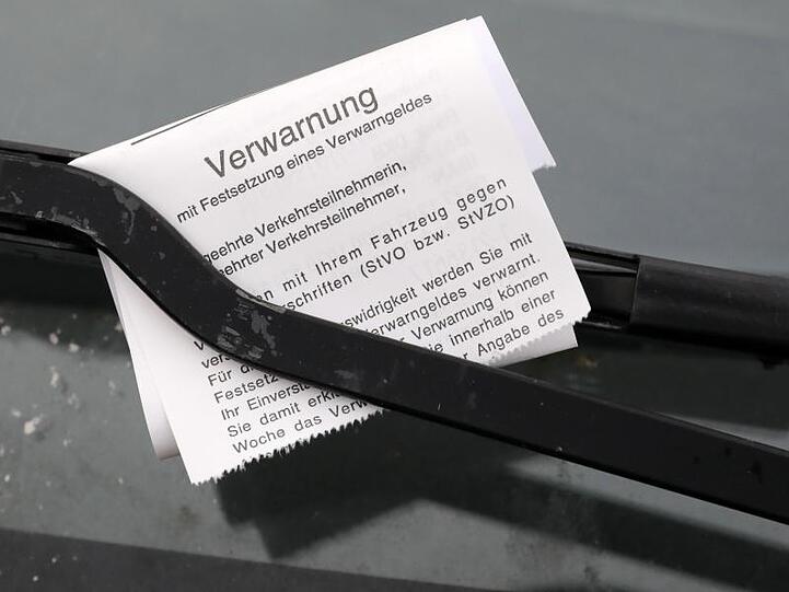 Kommunen dürfen keine privaten Dienstleister zur Verkehrsüberwachung einsetzen. Gegen "Knöllchen" könnte sich so mancher Autofahrer nach einer Entscheidung des Oberlandesgerichts (OLG) Frankfurt jetzt wehren.