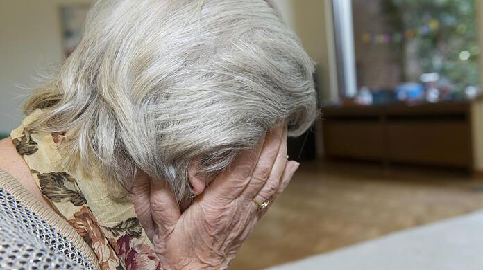 Die Seniorin reagierte noch rechtzeitig und alarmierte die Polizei. (Symbolbild)