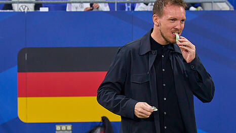 Den Stress wegkauen: Bundestrainer Julian Nagelsmann gibt mit Blick auf seine Kaugummi-Marotte zu, er habe "jahrelang immer die gleichen dabeigehabt".