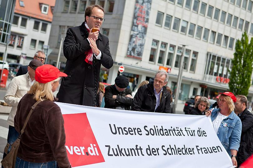 Schlecker-Demo in Ulm: tausende Mitarbeiter fühlen sich im Stich gelassen