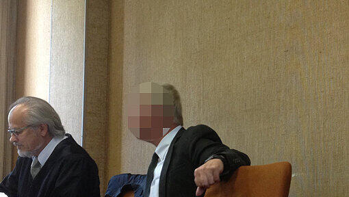 Der Angeklagte Lothar B. (60, r.) mit Verteidiger Ulrich Ziegert. Der Angeklagte Lothar B. (60, r.) mit Verteidiger Ulrich Ziegert.