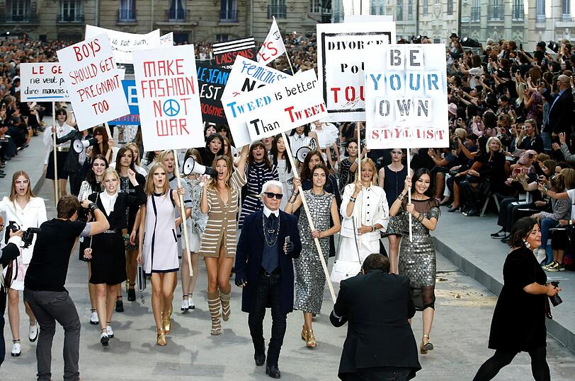 Die Modenschau von Chanel.