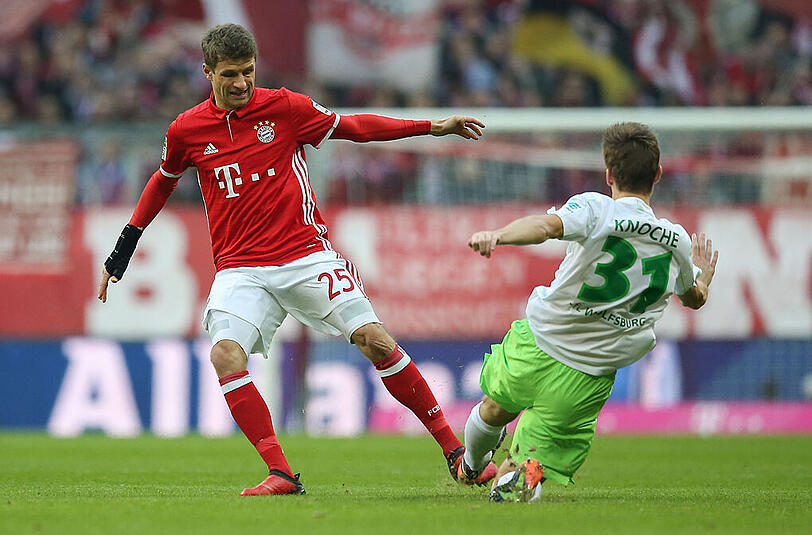 Thomas Müller: Note 1. Da ist es, sein persönliches Tor-Happy-End in 2016. Der erste Liga-Treffer des so Unglücklichen in den letzten Wochen und Monaten &ndash; nach 999 Minuten, wenn auch mit Glück, weil die Vorlage von Guilavogui kam. War zurück auf seiner erklärten Lieblingsposition hinter der Spitze Lewandowski. Hatte gut lachen, weil er Lewandowski anschoss, von dem der Ball zum 3:0 ins Netz ging. Schöne Flanken, nette Kombinationen.