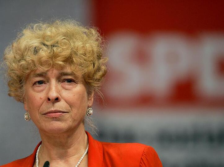 Die SPD-Präsidentschaftskandidatin Gesine Schwan ist gegen eine gesetzliche Zementierung des Atomausstiegs. (Archivbild)