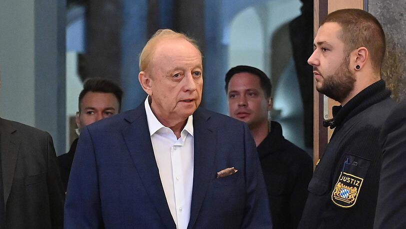 Seit dem 23. August 2023 sitzt Star-Koch Alfons Schuhbeck im Gefängnis. Jetzt wird es eine neue Anklage gegen ihn geben.