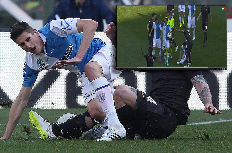 Die Szene, die allen im Stadion das Blut in den Adern gefrieren ließ: Federico Mattiello bricht sich Schien- und Wadenbein.