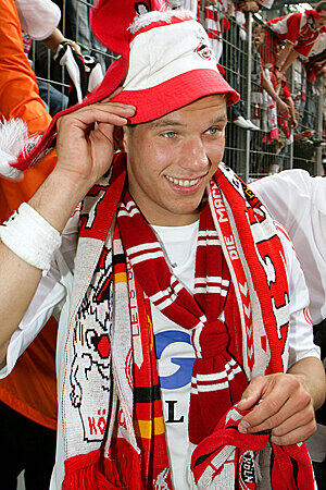 Er gehört zu Köln wie der Dom. Kein Wunder also das Lukas Podolski, nachdem er nach der WM 2006 von Köln nach München gewechselt war, bereits drei Jahre später wieder an den Rhein zurückkehrte.