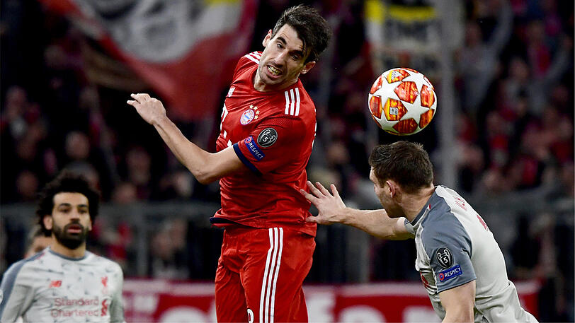 JAVI MARTINEZ, NOTE 2: Wie ein ausgehungertes Raubtier sprang der Spanier im Mittelfeld nach seiner Beute, dem Ball. Ganz starke erste Halbzeit, er gewann 90 Prozent seiner Zweikämpfe. Ähnlich wie im Hinspiel ließ er die Gegner an sich abprallen und sorgte für Sicherheit. Bayerns Bester.