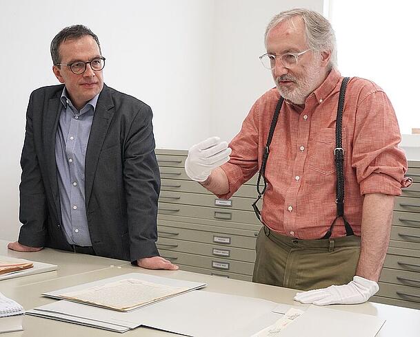 Akribische Rechercheure: Archivleiter Matthias Rüschner (L.) ist Mark Walkers liebster Mitarbeiter im Deutschen Museum in München.
