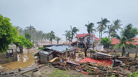 Der Supertaifun "Fung-Wong" hat die Philippinen erreicht.
