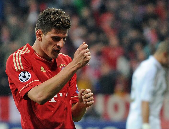 Mario Gomez (26), 42 Mio.: Das Tänzchen des Matadors nach einem Tor auch in Madrid? Es wäre wohl die vorläufige Krönung seiner Karriere, trotz der Torjägerkanone. "Ich träume vom Finale." Im Hinspiel hat er in der letzten Minute "den Staksen" reingehalten. Er meinte: das Knie. Diesmal darf es jedes Körperteil sein.