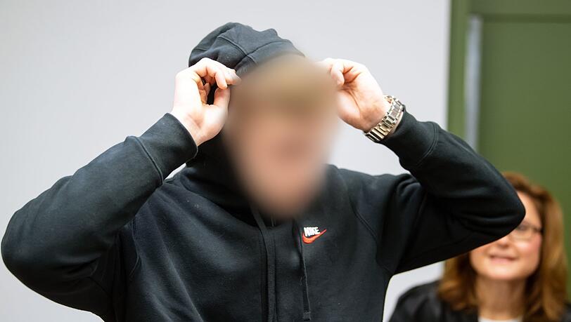 Der Mord-Angeklagte Lion K. (21). Der Mord-Angeklagte Lion K. (21).