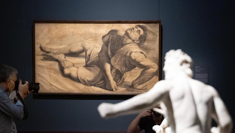 Blick in die Ausstellung "Raffael - Macht der Bilder". Blick in die Ausstellung "Raffael - Macht der Bilder".