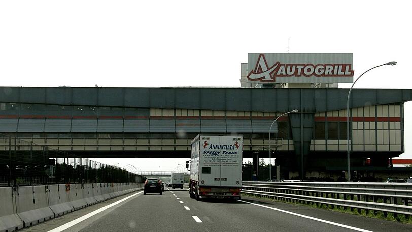 Zeugnisse des italienischen Wirtschaftswunders: eine Brückenraststätte zwischen Florenz und Rom... Zeugnisse des italienischen Wirtschaftswunders: eine Brückenraststätte zwischen Florenz und Rom...