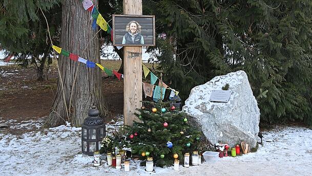 Gedenkstätte für Laura Dahlmeier im nach ihr benannten "Laura-Dahlmeier-Park" in Garmisch-Partenkirchen.