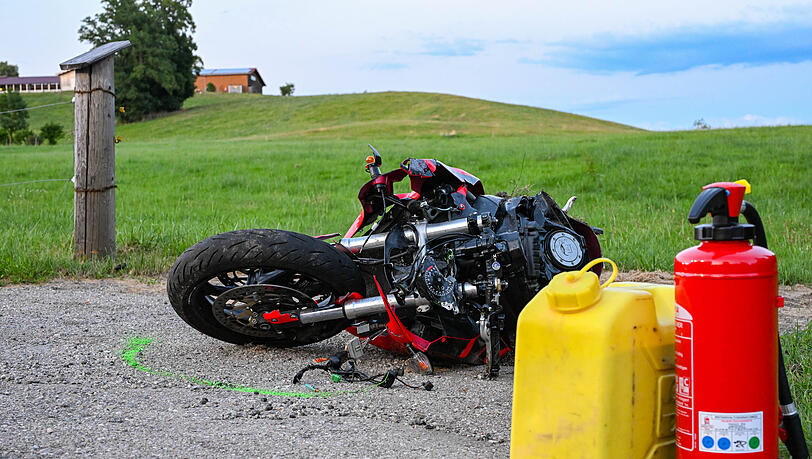 Ein Motorradfahrer erlag noch am Unfallort seinen Verletzungen.