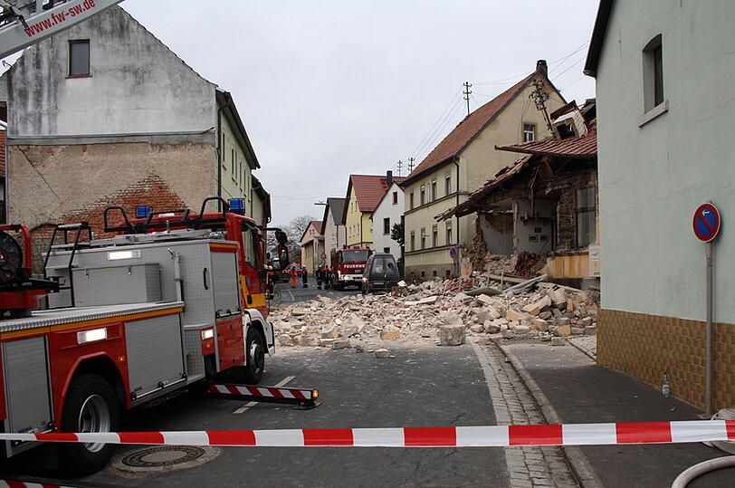 Die Polizei Würzburg geht von einem hohen Schaden aus, konnte Genaueres aber noch nicht sagen.