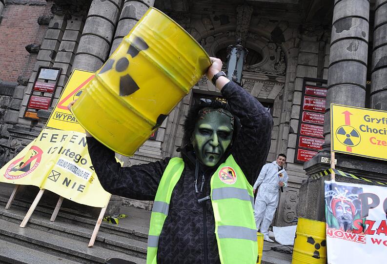 Normalerweise macht die Aktvistinnen-Gruppe "Femen" gerne mit nackter Haut auf sich aufmerksam...
