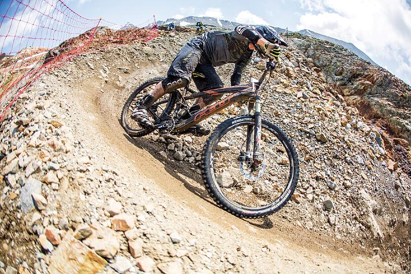 Sicherer Mountainbiken und mehr Spaß haben: das geht am einfachsten durch einen Technikkurs.
