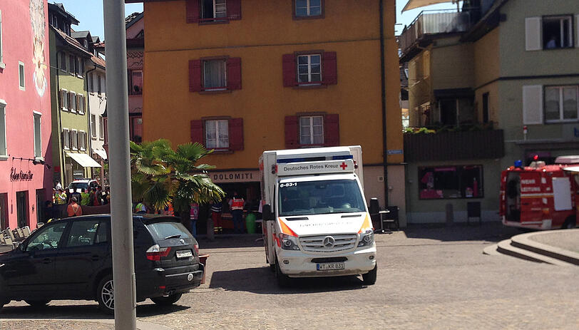 Am Samstag raste in Bad Säckingen ein Auto in eine Menschengruppe vor einem Straßencafe: Ein Toter und mehrere Verletzte.