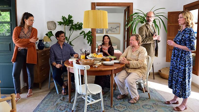 Alle Talente versammelt, ohne dass es zündet: Das bekannte Ensemble in "Der Nachname".