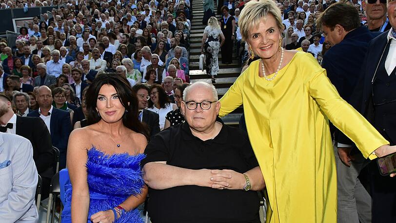 Gloria von Thurn und Taxis mit Inhaber von Odeon Concerte Reinhard Söll und dessen Lebensgefährtin Svetlana Panfilow. Gloria von Thurn und Taxis mit Inhaber von Odeon Concerte Reinhard Söll und dessen Lebensgefährtin Svetlana Panfilow.