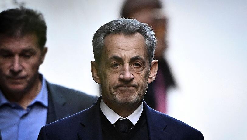 Ex-Präsident Sarkozy hat seine Haft angetreten. Ex-Präsident Sarkozy hat seine Haft angetreten.