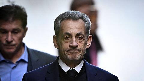 Ex-Präsident Sarkozy hat seine Haft angetreten.