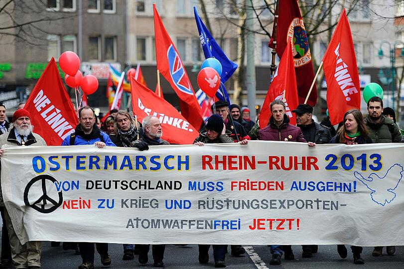 In Duisburg startete die
erste Etappe des dreitägigen Ostermarsch Ruhr zur gemeinsamen
Kundgebung mit dem Ostermarsch Rheinland.