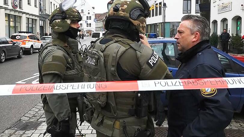 Geiselnahme beendet: Das SEK in Pfaffenhofen im Einsatz. Klicken Sie sich durch die Bilder!