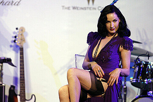 Ausziehen für einen guten Zweck: Burlesque-Künstlerin Dita von Teese erstrippt 70 000 Euro.