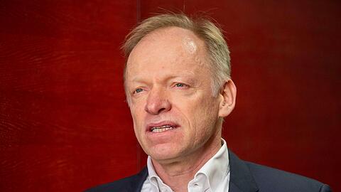 Ifo-Chef Clemens Fuest verweist darauf, dass Deutschland nicht mehr so abh&auml;ngig von &Ouml;l sei wie in den 70er Jahren. (Archivbild)