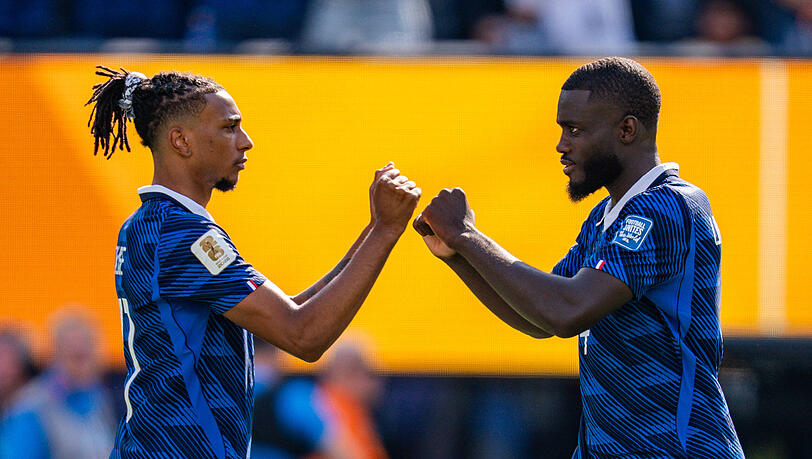Die französische Nationalmannschaft mit den beiden Bayern-Stars Michael Olise und Dayot Upamecano zählt zu den heißesten Anwärtern auf den WM-Titel. Die französische Nationalmannschaft mit den beiden Bayern-Stars Michael Olise und Dayot Upamecano zählt zu den heißesten Anwärtern auf den WM-Titel.