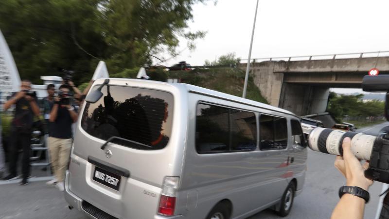 Einen Monat nach ihrer Verurteilung wegen des tödlichen Gift-Attentats gegen den Halbbruder von Nordkoreas Machthaber Kim Jong Un ist die Vietnamesin Doan Thi Huong aus dem Gefängnis entlassen worden. Einen Monat nach ihrer Verurteilung wegen des tödlichen Gift-Attentats gegen den Halbbruder von Nordkoreas Machthaber Kim Jong Un ist die Vietnamesin Doan Thi Huong aus dem Gefängnis entlassen worden.