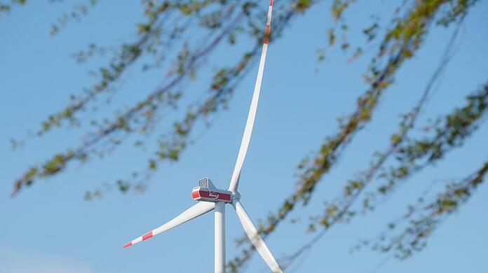 Konkret rechnet Aiwanger mit rund 300 geeigneten Standorten für Windkraft in Bayern.