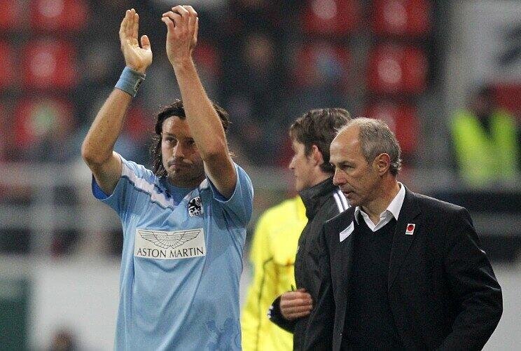 Löwen-Stürmer Djordje Rakic und Trainer Reiner Maurer beim 1:0-Auswärtssieg am Freitag in Ingolstadt.