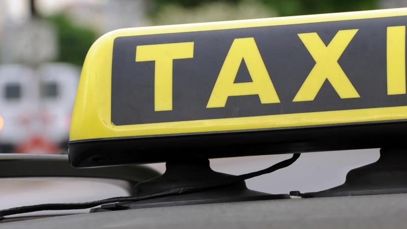 Im Landkreis Deggendorf müssen die Menschen ab Dezember mehr für ihre Taxifahrten bezahlen. (Symbolbild) Im Landkreis Deggendorf müssen die Menschen ab Dezember mehr für ihre Taxifahrten bezahlen. (Symbolbild)