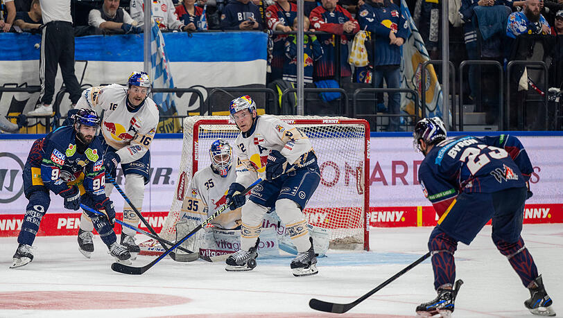 Der EHC München verliert gegen die Eisbären Berlin mit 2:3.