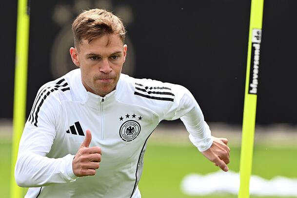 Kapitän und Vielspieler Joshua Kimmich ist ein Vorbild für Bayerns Neuzugang Bischof. Kapitän und Vielspieler Joshua Kimmich ist ein Vorbild für Bayerns Neuzugang Bischof.
