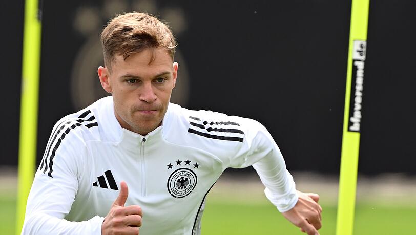 Kapitän und Vielspieler Joshua Kimmich ist ein Vorbild für Bayerns Neuzugang Bischof. Kapitän und Vielspieler Joshua Kimmich ist ein Vorbild für Bayerns Neuzugang Bischof.