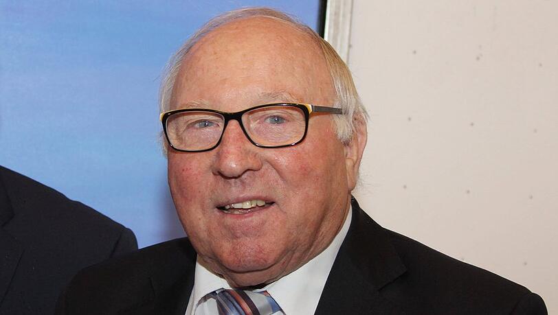 "Uns Uwe" ist einer der legendärsten deutschen Fußballspieler. "Uns Uwe" ist einer der legendärsten deutschen Fußballspieler.